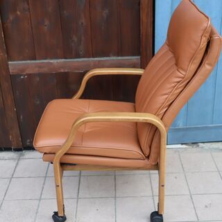 FUJI FURNITURE(冨士ファニチア) 本革アームチェアー。/リクライニング機能付きの曲木チェアー。北欧スタイルのダイニングチェアーはリビングチェアーにもおススメ♪(1)