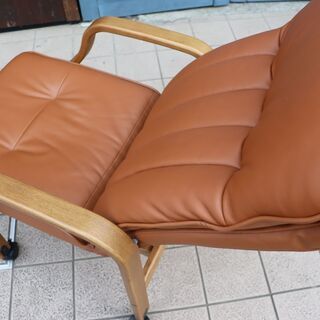 FUJI FURNITURE(冨士ファニチア) 本革アームチェアー。/リクライニング機能付きの曲木チェアー。北欧スタイルのダイニングチェアーはリビングチェアーにもおススメ♪(1)