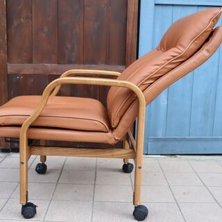 FUJI FURNITURE(冨士ファニチア) 本革アームチェアー。/リクライニング機能付きの曲木チェアー。北欧スタイルのダイニングチェアーはリビングチェアーにもおススメ♪(1)