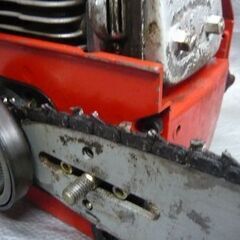 【中古】 エンジンチェーンソー　新ダイワ製E300型