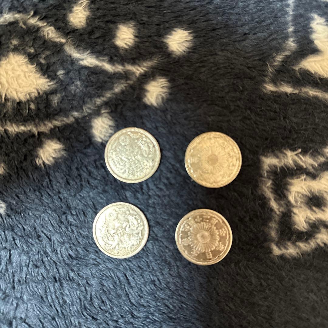 50銭銀貨４枚セット。