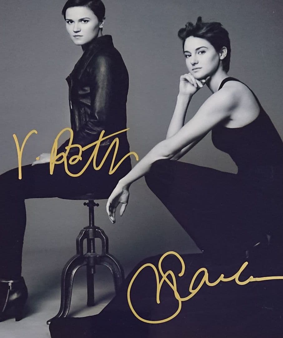 シェイリー・ウッドリーとヴェロニカ・ロス直筆サイン入り写真…ダイバー②