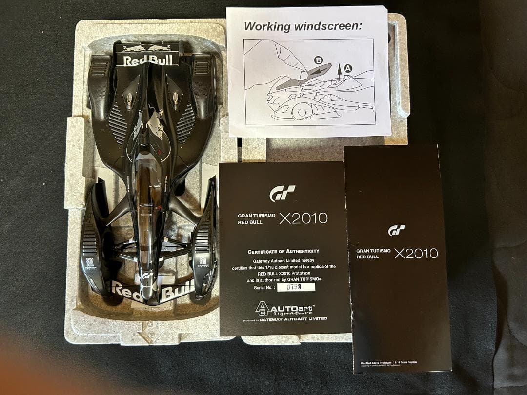 AUTOart 1/18  RedBull X2010  Black