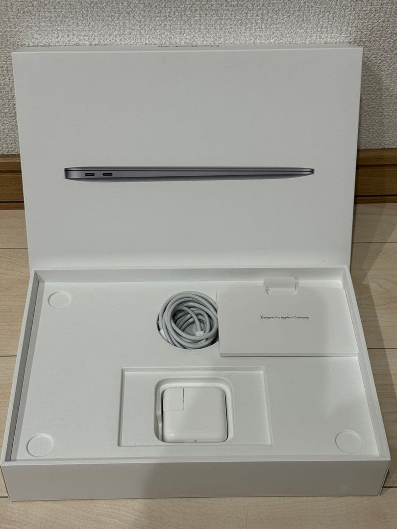 MacBook Air  美品M1チップ搭載８GAB 256GA