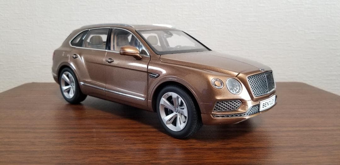 京商 1:18 ベントレー ベンタイガ ブライトブロンズ ダイキャストモデル
