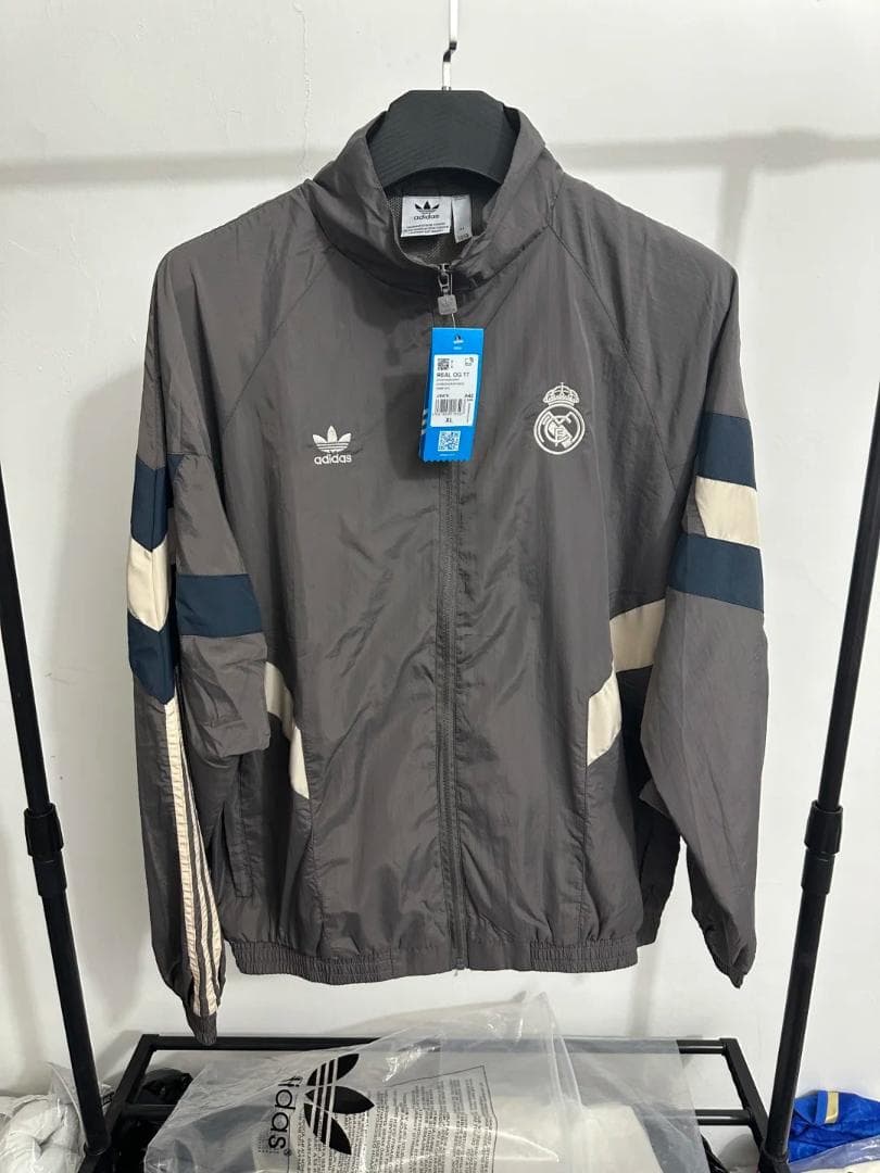 レアルマドリード プレマッチトレーニングジャケット Sサイズ