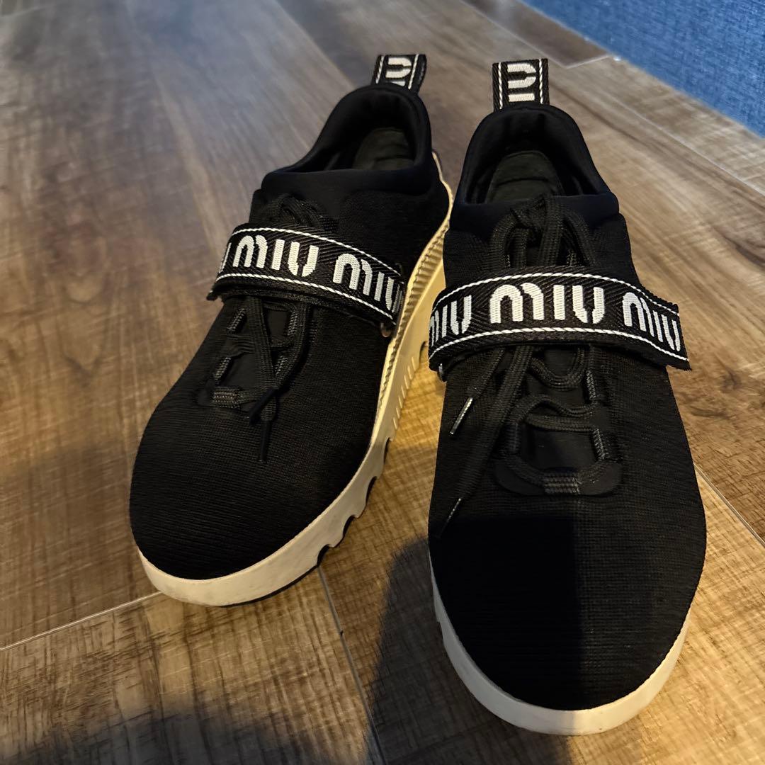 MIU MIU ブラック ストラップスニーカー
