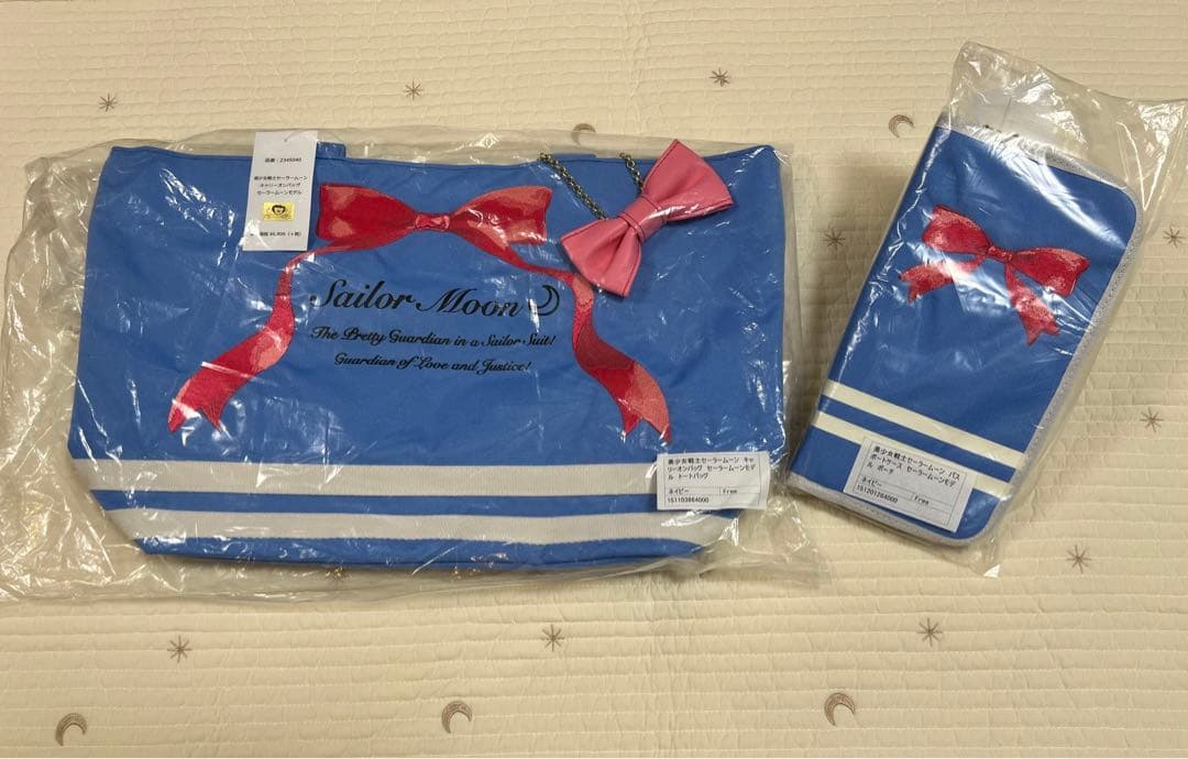 【新品】キャリーオンバッグ セーラームーンモデル バッグ & パスポートケース