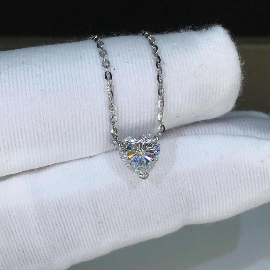 【1カラット  】輝くハートシェイプモアサナイトダイヤモンドネックレス