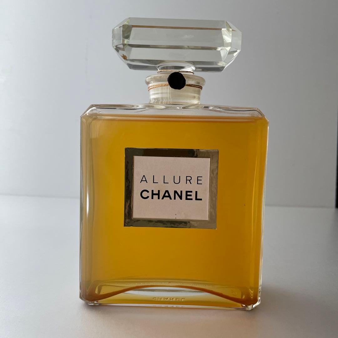 シャネルアリュール香水ボトル非売品